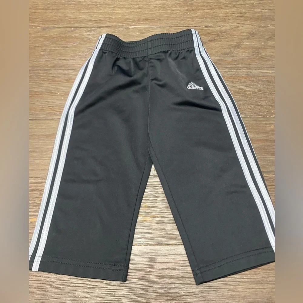 Bundle of 3 polo Ralph Lauren shorts and Adidas warm up pants size 2T(24M)